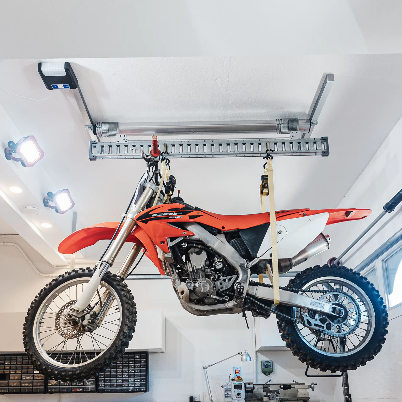 RemoteControlleAuxx-OneHeavyLiftByAuxxLiftimg3